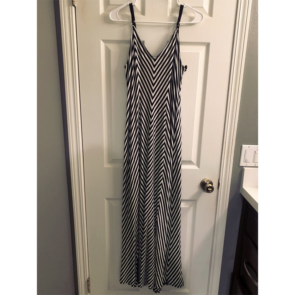 Sleeveless striped maci dress